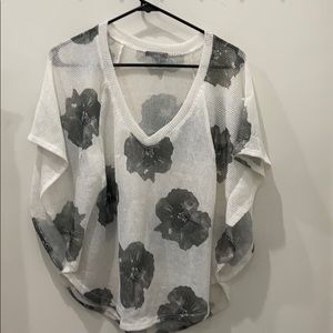 Short sleeve floral blouse